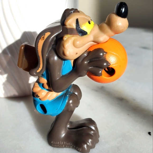 (2) Wile E. Coyote Space Jam 2021 McDonalds Toys 4" - Picture 3 of 8